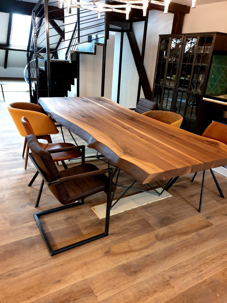 stôl z masívneho dreva košice